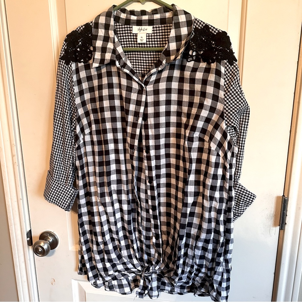 Style & Co XL BLACK & WHITE SHIRT WITH EMBROIDERY